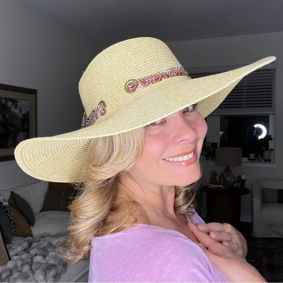 Elegant Wide-Brim Straw Hat – Chic & Sun-Ready - Picture 5 of 5